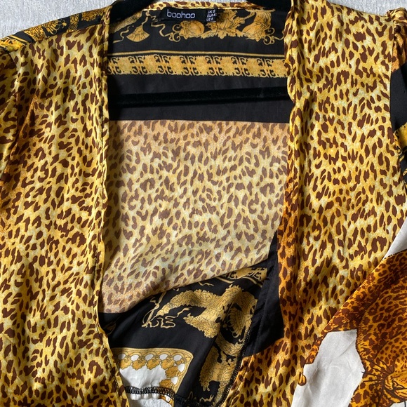 Lightly Worn Satin Boohoo close top - Picture 3 of 6